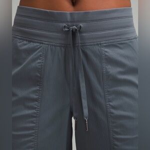 Lululemon Mid-Rise pants -Sz 4-0144